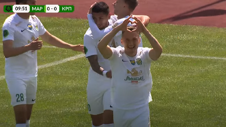 Игроки Карпат празднуют гол / Скриншот из трансляции Игроки Карпат празднуют гол / Скриншот из трансляции