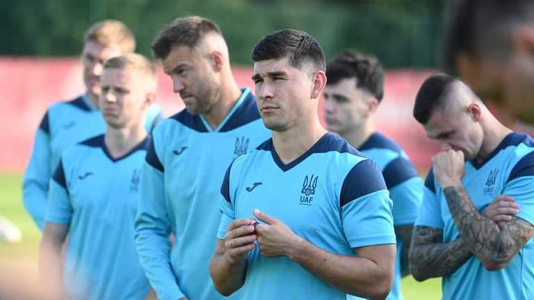 Руслан Малиновский (в центре) / УАФ Руслан Малиновский (в центре) / УАФ