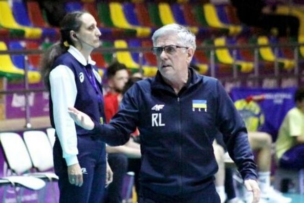 Тренер волейбольной сборной посвятил победу защитникам Украины