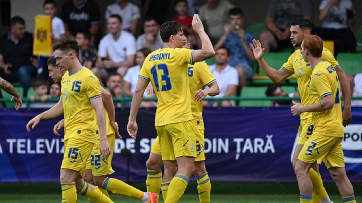 Гравці збірної України святкують гол / Фото Дана Балшова