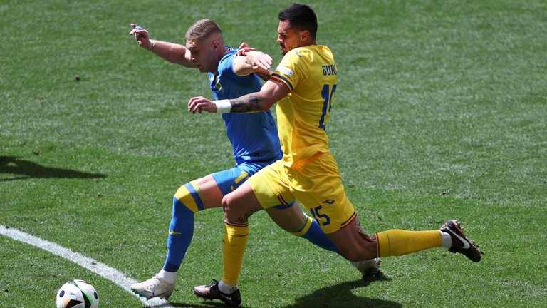 Артем Довбик у матчі з Румунією / УАФ Артем Довбик у матчі з Румунією / УАФ