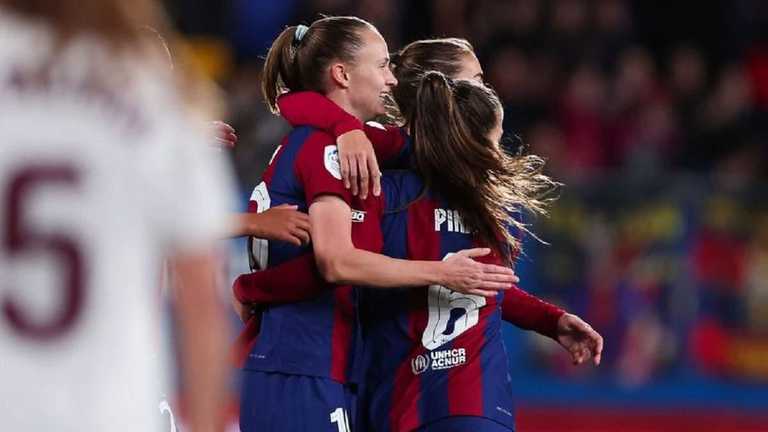 Женская команда Барселоны / фото: Ла Лига