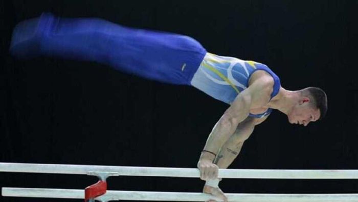 Ковтун получил четвертую медаль на гимнастическом Кубке вызова – видео феноменального выступления на брусьях