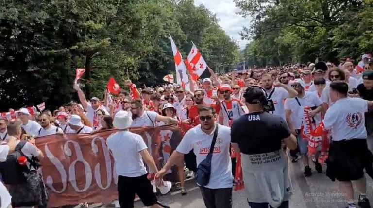 Грузинські фани / Скріншот з відео Грузинські фани / Скріншот з відео