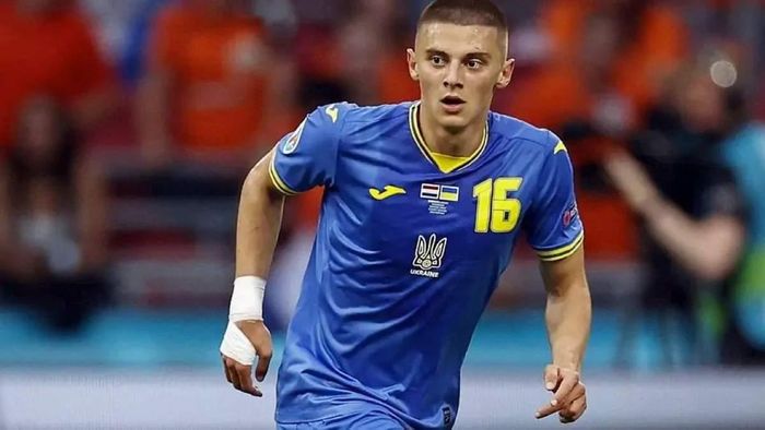 Ребров озвучив сумні новини щодо участі Миколенка у грі з Румунією: "Сподіваємося, що він повернеться"