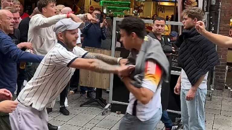 Схватка фанов / Daily Mail Схватка фанов / Daily Mail