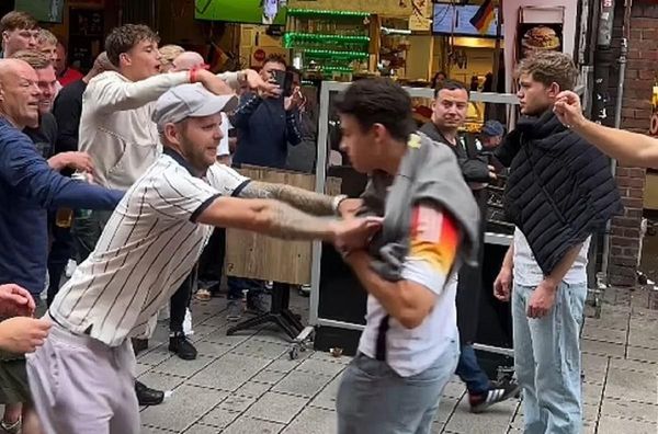 "Німці їдуть додому": англійські фани потролили вболівальників Німеччини на Євро-2024 та трохи побились – відео
