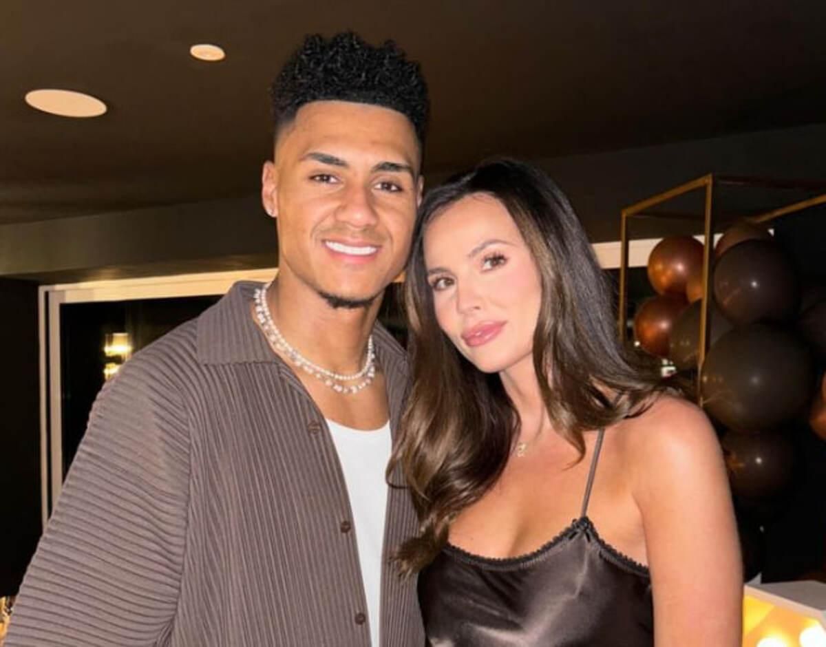 Олли Уоткинс с невестой / Фото instagram.com/olliewatkins Олли Уоткинс с невестой / Фото instagram.com/olliewatkins