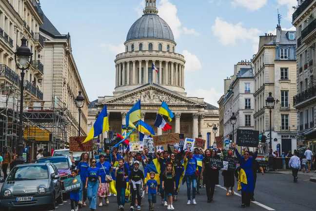 Митинг в Париже в честь погибших украинских спортсменов