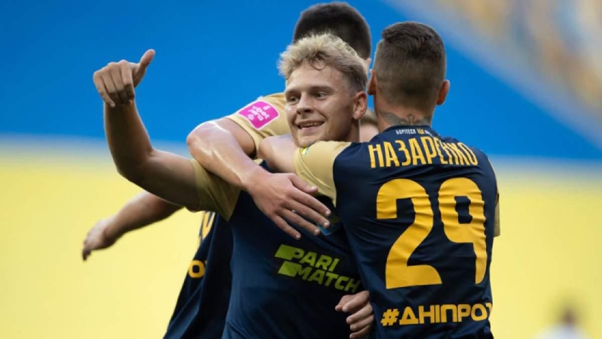 Валентин Рубчинський в обіймах партнерів / Фото УПЛ 