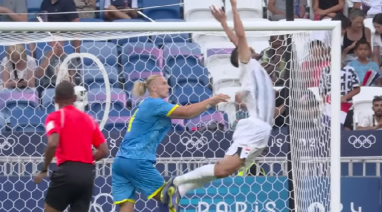 Епізод з пенальті / Скріншот з відео