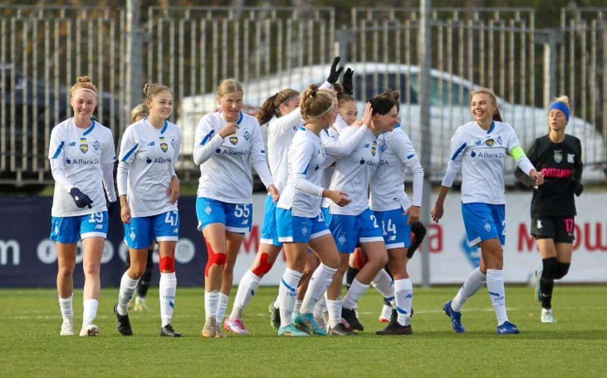 Жіноча команда Динамо/ Фото instagram.com/doshrss16