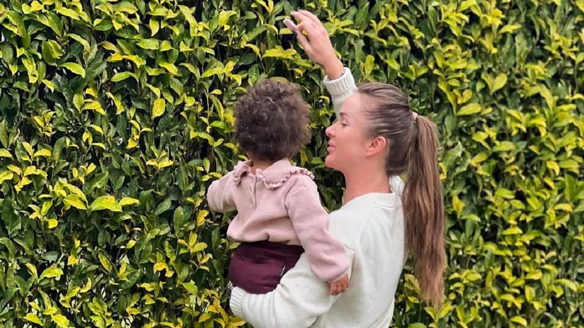 Світоліна з дочкою / Фото instagram.com/elisvitolina