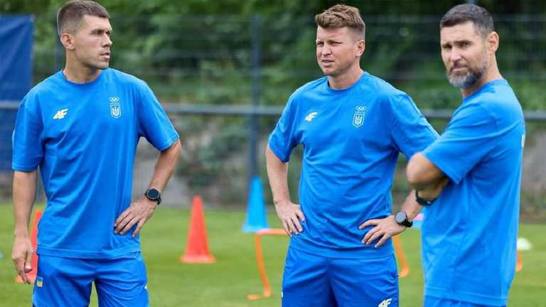 Руслан Ротань з тренерським штабом / Фото УАФ Руслан Ротань з тренерським штабом / Фото УАФ