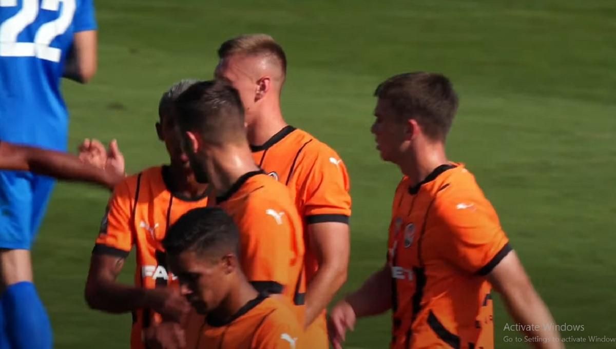 Игроки Шахтера празднуют / Скриншот из видео