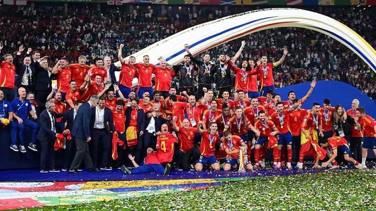 Збірна Іспанії святкує перемогу на Євро-2024 / фото: Getty images