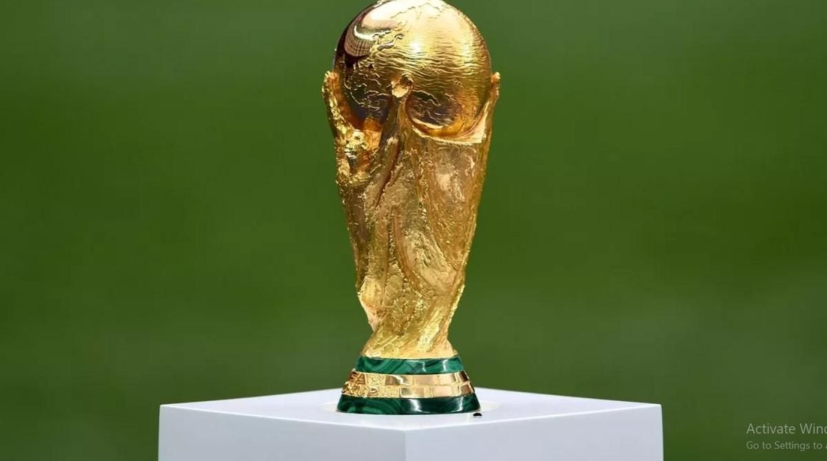 Трофей чемпионата мира / Фото FACUNDO ARRIZABALAGA/EPA-EFE/REX