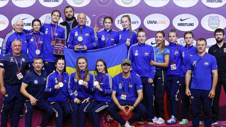 Женская сборная Украины по борьбе U-20 / фото из Facebook Женская сборная Украины по борьбе U-20 / фото из Facebook