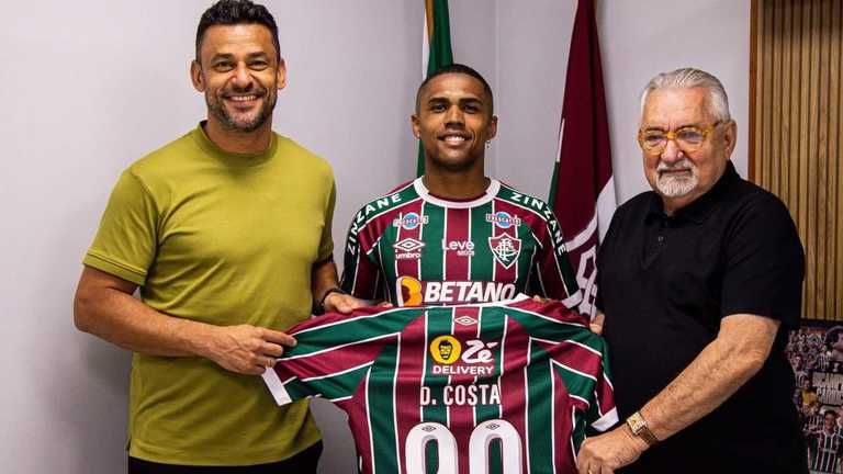 Дуглас Коста (по центру) / Фото ФК Флуміненсе Дуглас Коста (по центру) / Фото ФК Флуміненсе