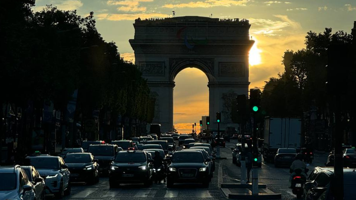 Останні штрихи Парижа перед Олімпіадою-2024: барикади на вулицях, квитки за 4000 євро, мешканців закликають виїхати зі столиці