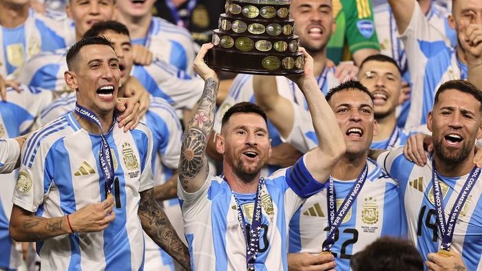 ФИФА начала расследование относительно расистской песни, которую пели футболисты сборной Аргентины в сторону французов