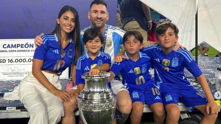 Месси с женой и детьми / Фото instagram.com/antonelaroccuzzo Месси с женой и детьми / Фото instagram.com/antonelaroccuzzo