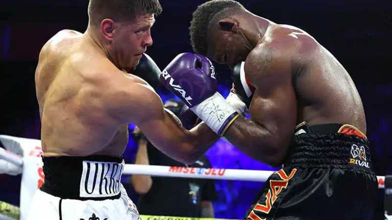 Деревʼянченко – Мбіллі / Фото Top Rank Деревʼянченко – Мбіллі / Фото Top Rank