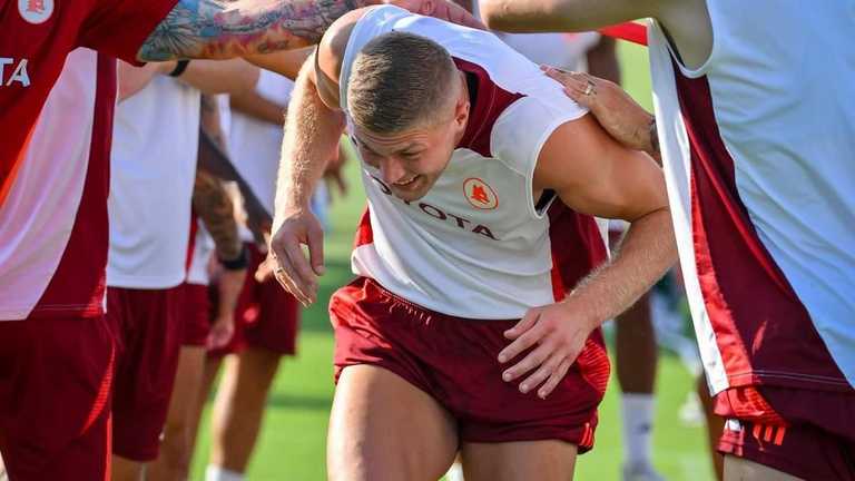 Артем Довбик / Фото ФК Рома Артем Довбик / Фото ФК Рома