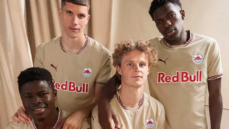 Гравці Зальцбурга у новій формі / фото: ФК Зальцбург Гравці Зальцбурга у новій формі / фото: ФК Зальцбург