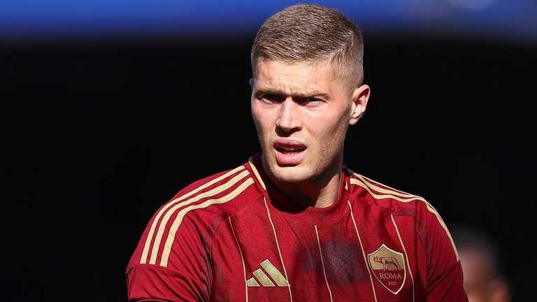 Артем Довбик / Photo by Robbie Jay Barratt - AMA/Getty Images Артем Довбик / Photo by Robbie Jay Barratt - AMA/Getty Images