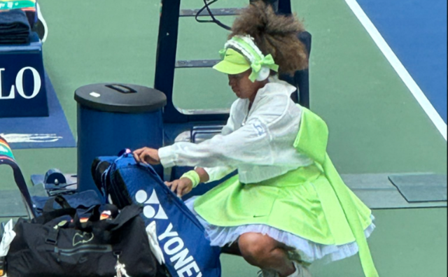 Зіркова тенісистка вразила US Open чудернацьким вбранням, а потім не стримала сліз після перемоги – відео емоцій