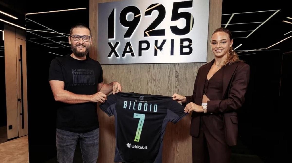 Білодід отримала іменну футболку / Фото instagram.com/dariabilodid7 Білодід отримала іменну футболку / Фото instagram.com/dariabilodid7