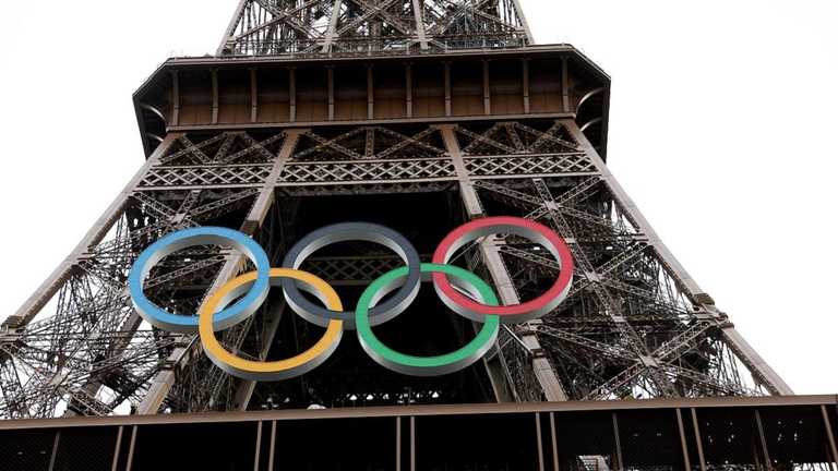 Олімпійський символ у Парижі / Фото EFE Олімпійський символ у Парижі / Фото EFE