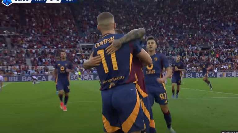 Довбык с партнерами празднует гол / Скриншот с трансляции Довбык с партнерами празднует гол / Скриншот с трансляции