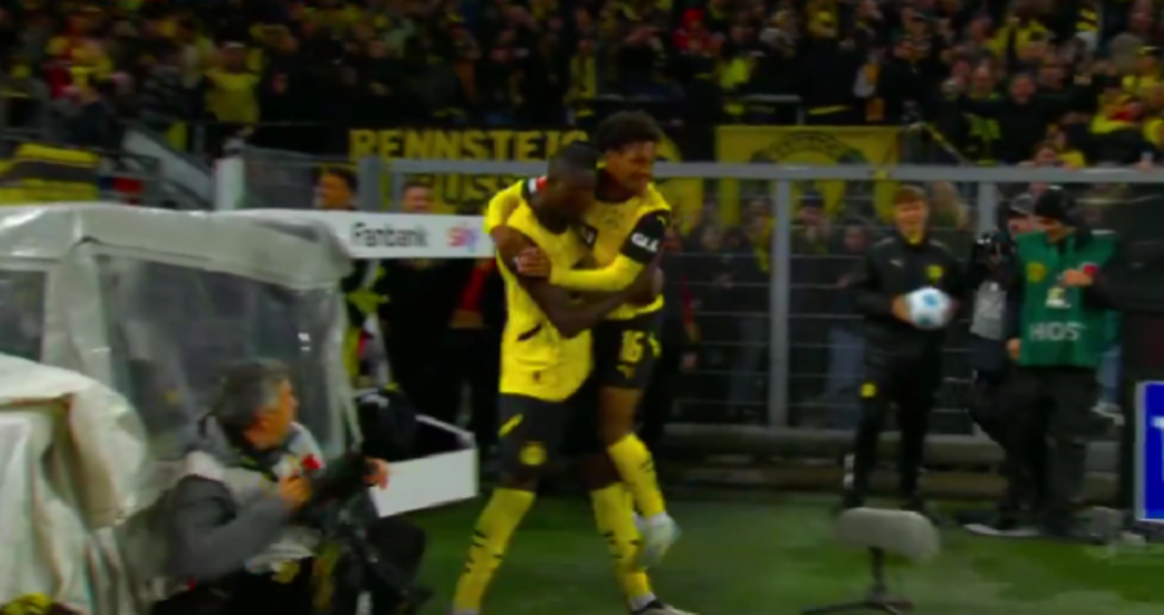 Гравці Борусії Д святкують гол / Скріншот з відео Гравці Борусії Д святкують гол / Скріншот з відео