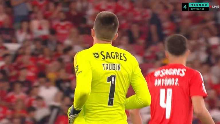 Бенфіка розтрощила Санта-Клару / Скріншот з трансляції Бенфіка розтрощила Санта-Клару / Скріншот з трансляції