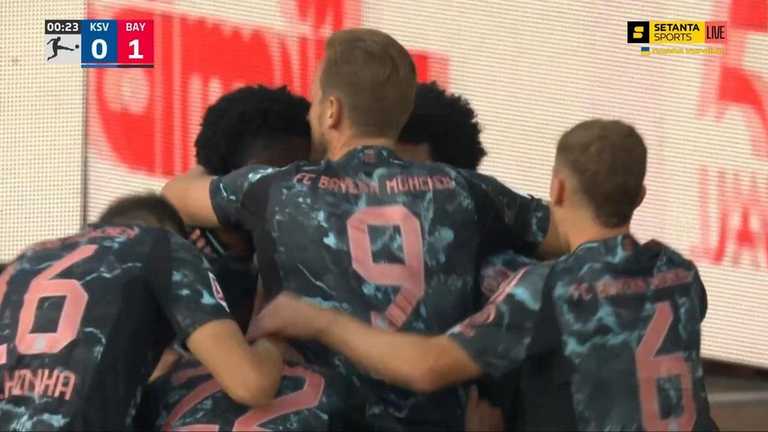 Гравці Баварії святкують гол / Скріншот з трансляції Гравці Баварії святкують гол / Скріншот з трансляції