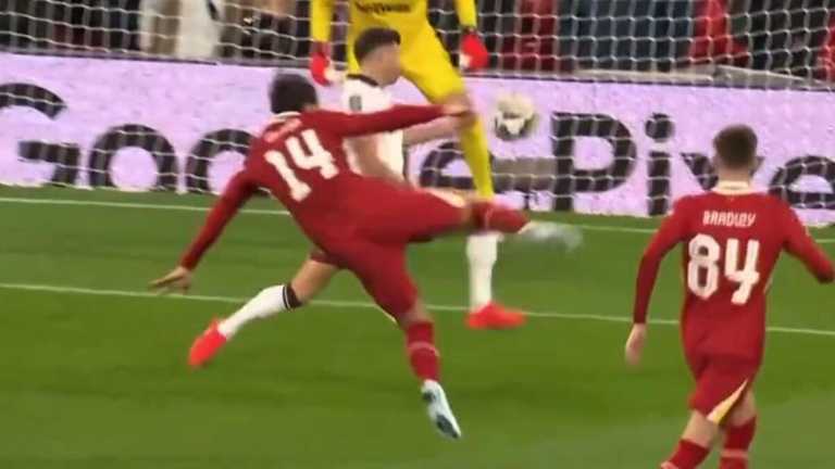 Асист К'єзи / Скріншот з відео Асист К'єзи / Скріншот з відео