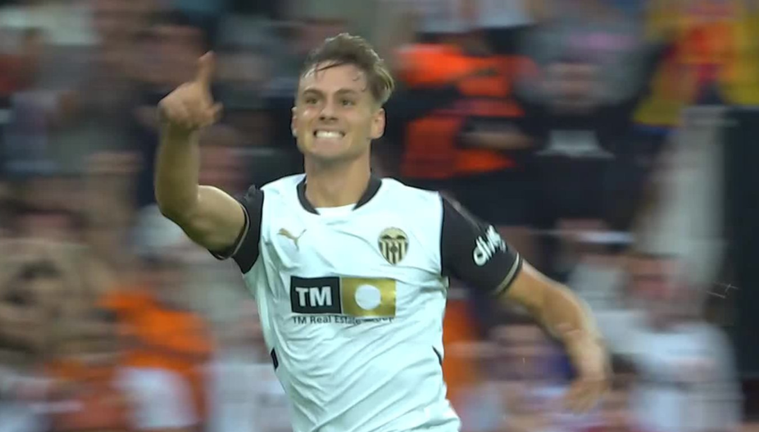 Гравець Валенсії святкує гол / Скріншот з відео Гравець Валенсії святкує гол / Скріншот з відео