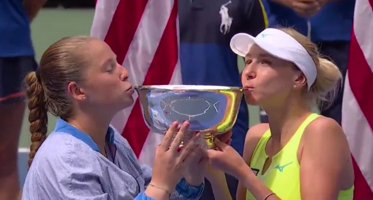 Остапенко та Кіченок / Скріншот з відео Остапенко та Кіченок / Скріншот з відео