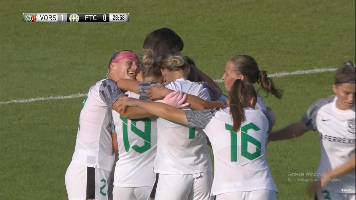 Игроки Ворсклы празднуют гол / Скриншот с трансляции Игроки Ворсклы празднуют гол / Скриншот с трансляции