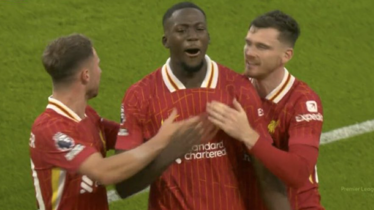 Гравці Ліверпуля святкують гол / Скріншот з відео Гравці Ліверпуля святкують гол / Скріншот з відео