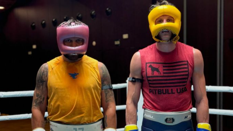 Олександр Усик й Даніель Лапін / Фото з Instagram Олександр Усик й Даніель Лапін / Фото з Instagram