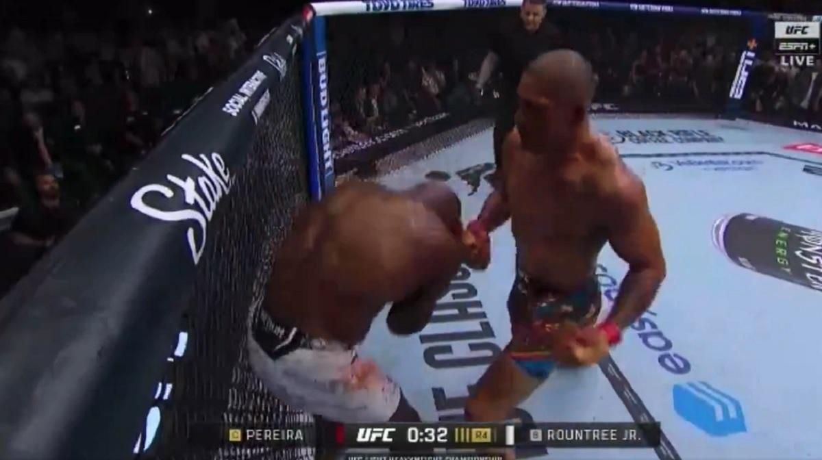 Перейра атакует Раунтри / Скриншот с трансляции Перейра атакует Раунтри / Скриншот с трансляции