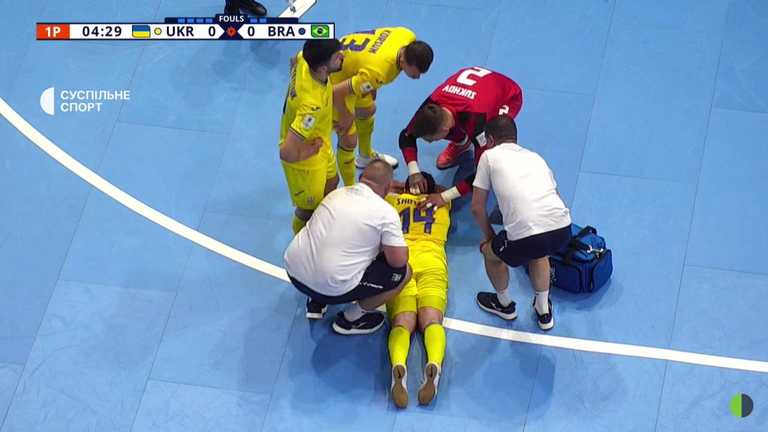 Шотурма получил травму в полуфинале с Бразилией / скриншот трансляции. Шотурма получил травму в полуфинале с Бразилией / скриншот трансляции.