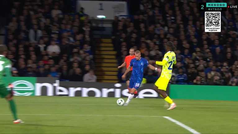 Мудрик оформив асист / Скріншот з трансляції Мудрик оформив асист / Скріншот з трансляції