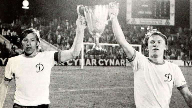 Гравці Динамо з трофеєм Кубка кубків / фото ФК Динамо Гравці Динамо з трофеєм Кубка кубків / фото ФК Динамо