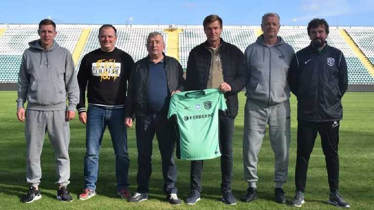 Юрій Максимов (в центрі) / ФК Ворскла Юрій Максимов (в центрі) / ФК Ворскла