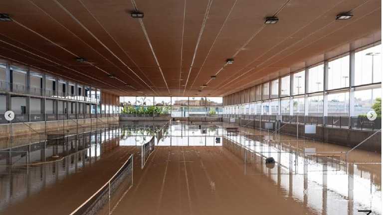 Затопленный зал в академии Надаля / Фото instagram.com/rafanadalacademy Затопленный зал в академии Надаля / Фото instagram.com/rafanadalacademy