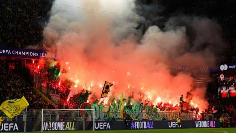 Фанаты Боруссии Д вывесили баннер / Фото с Х Фанаты Боруссии Д вывесили баннер / Фото с Х